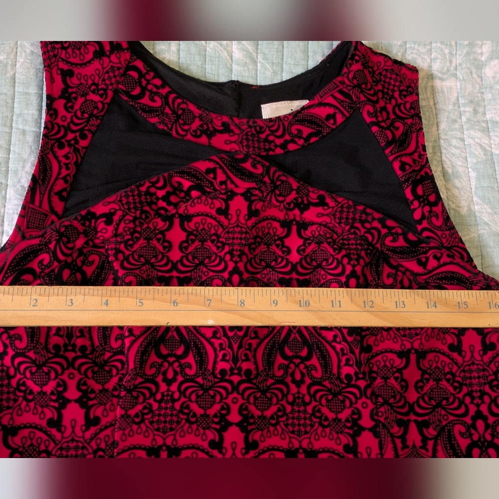 eci Red And Black Flocked Dress With Lace Detail. Size 8. - Picture 7 of 11
